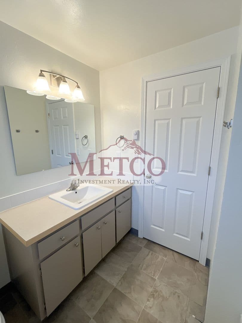 Springfield Apartment: 1508 S St / 2009 15th St