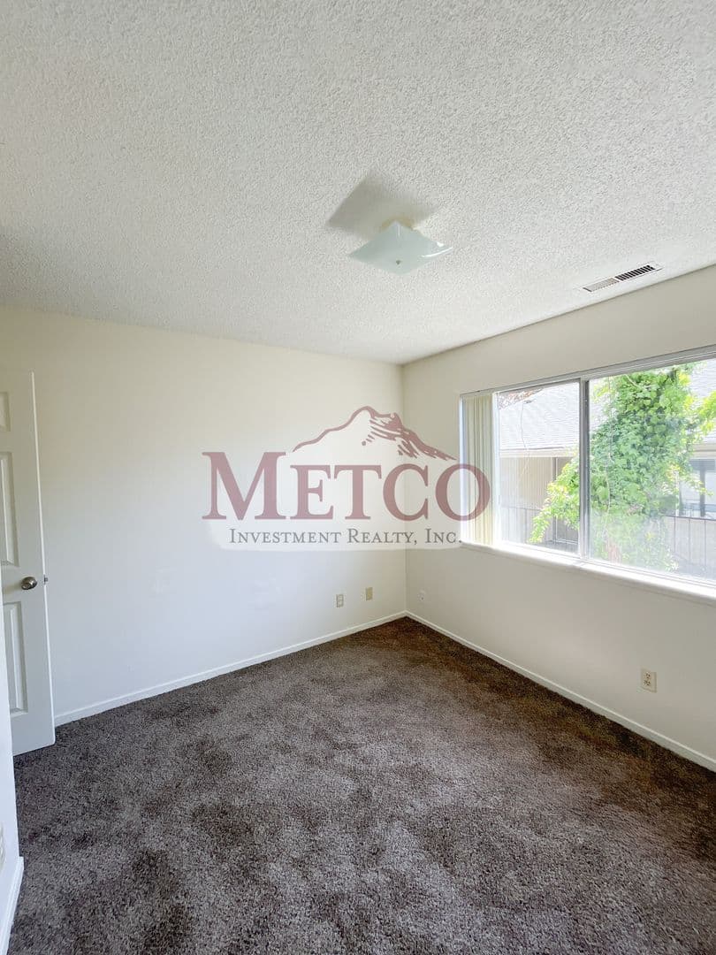 Springfield Apartment: 175 G Street