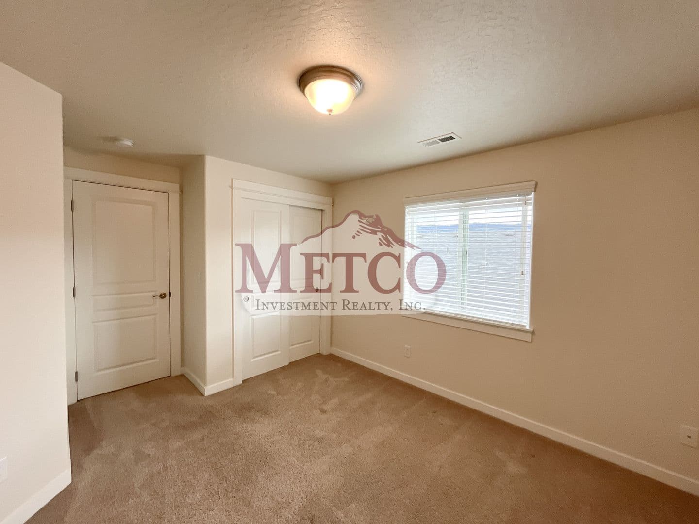 Coburg House: 32902 McKenzie St