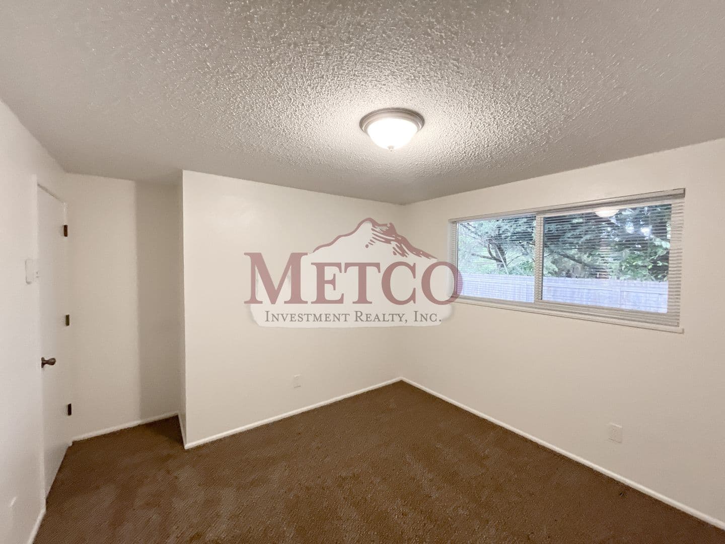 Eugene Apartment: 588/592 Cinderella Lp
