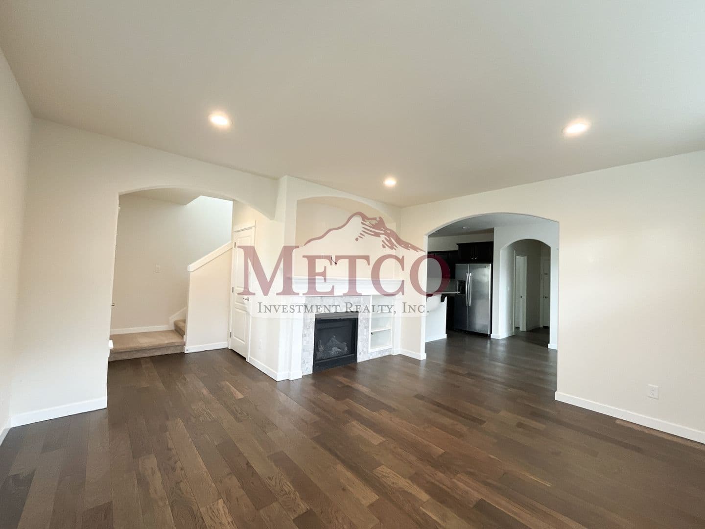 Coburg House: 32902 McKenzie St