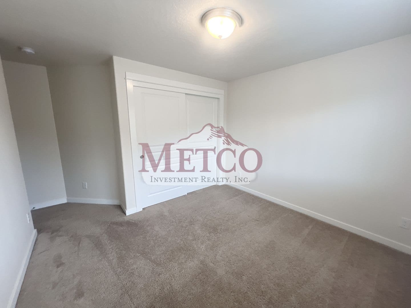 Coburg House: 32902 McKenzie St