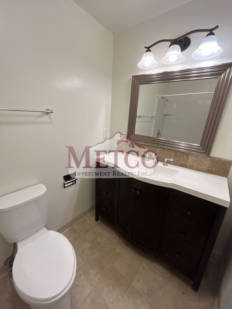Eugene Apartment: 588/592 Cinderella Lp