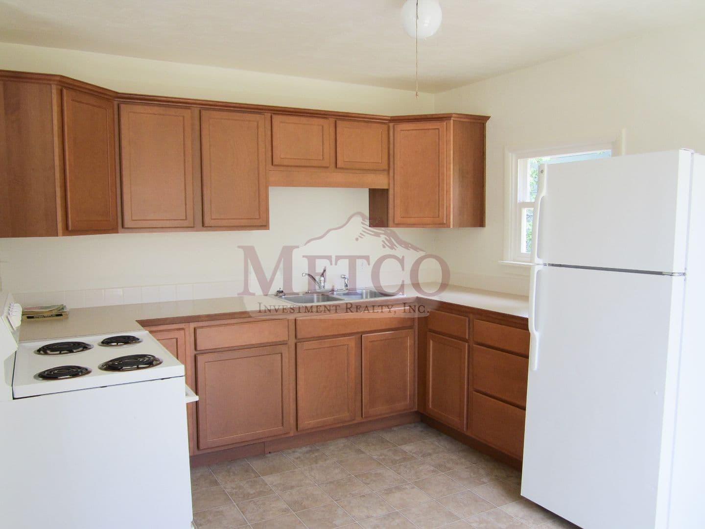 Cottage Grove Apartment: 1105/07/09 E. Van Buren Ave