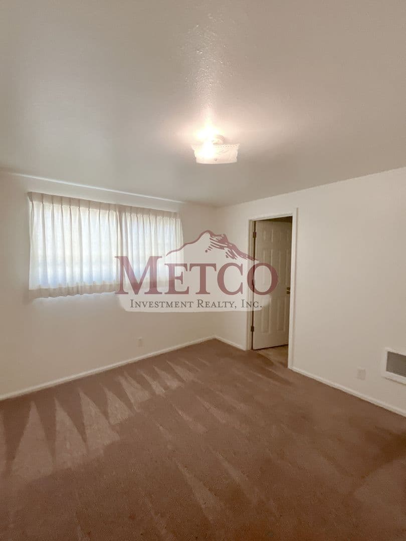 Springfield Apartment: 120 "F" Street