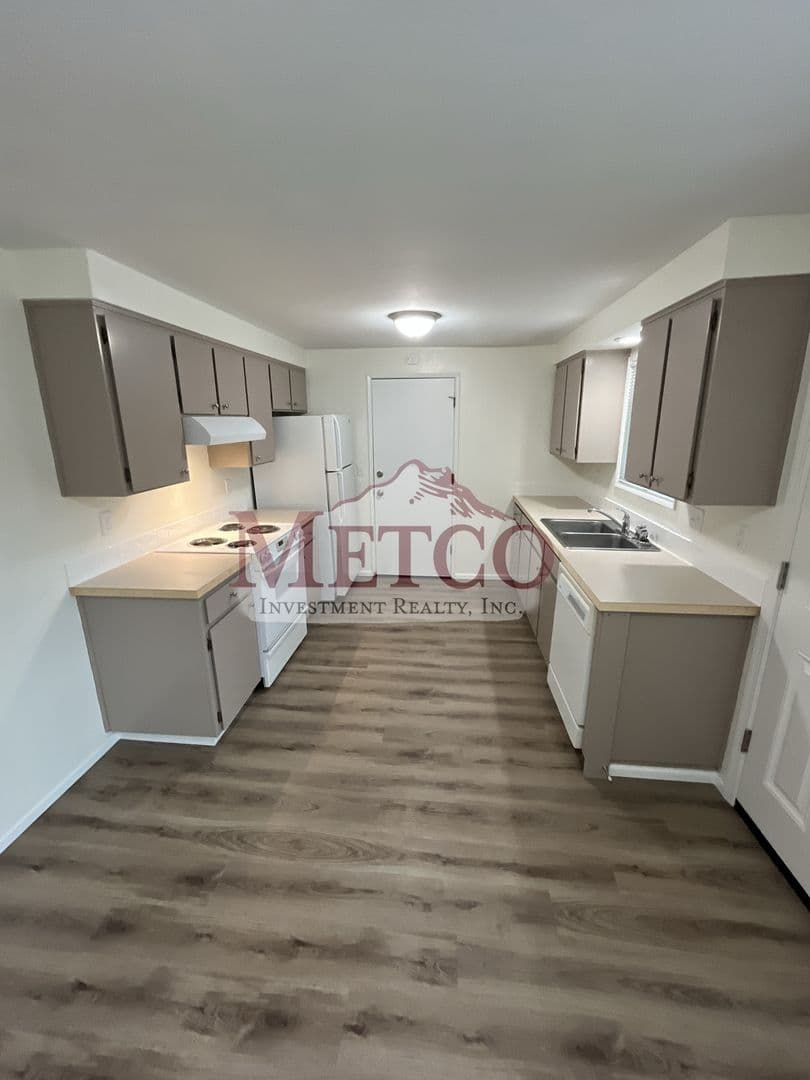 Springfield Apartment: 1508 S St / 2009 15th St