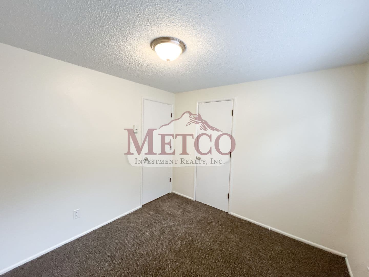 Eugene Apartment: 588/592 Cinderella Lp