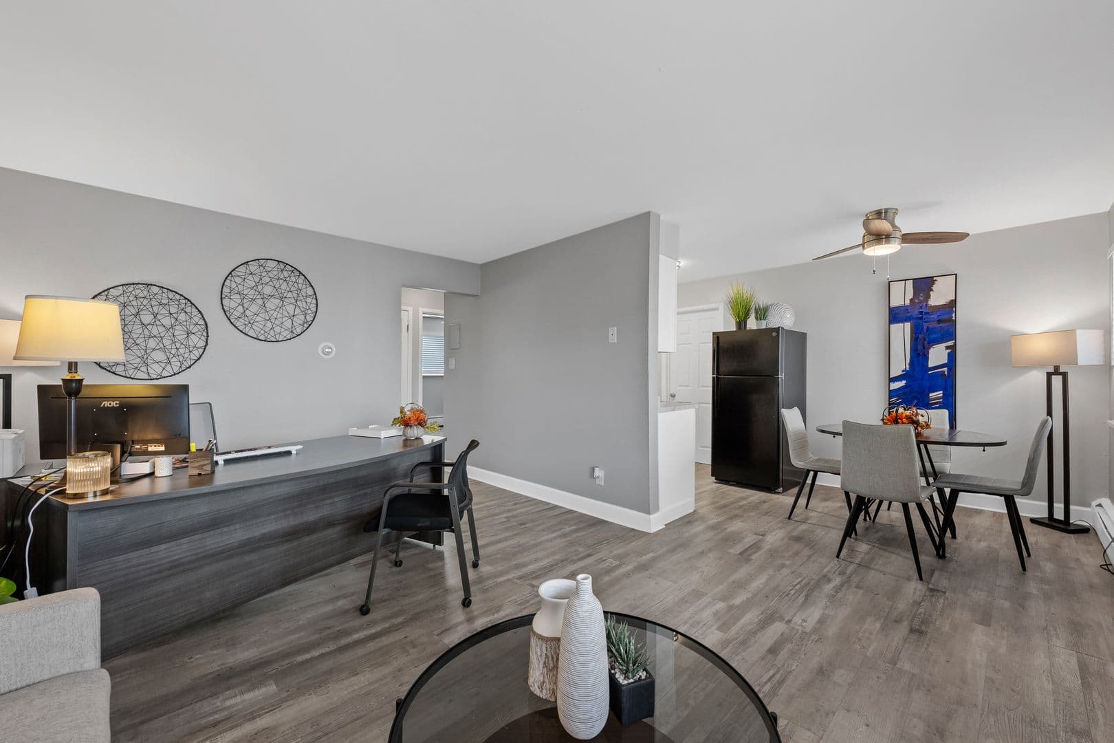 Brighton Apartment: 101 W Egbert