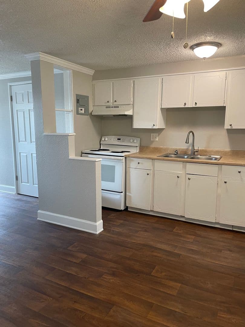 Englewood Apartment: 3421 South Downing Street