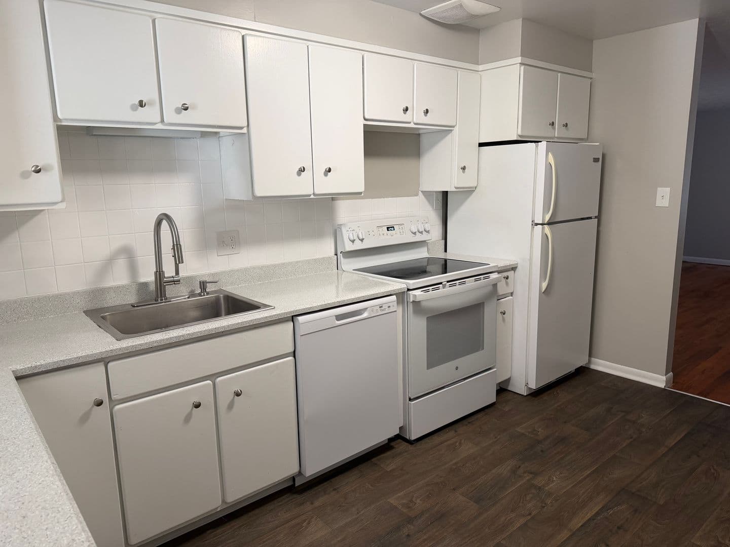 Lakewood Apartment: 7520 W 13th Avenue
