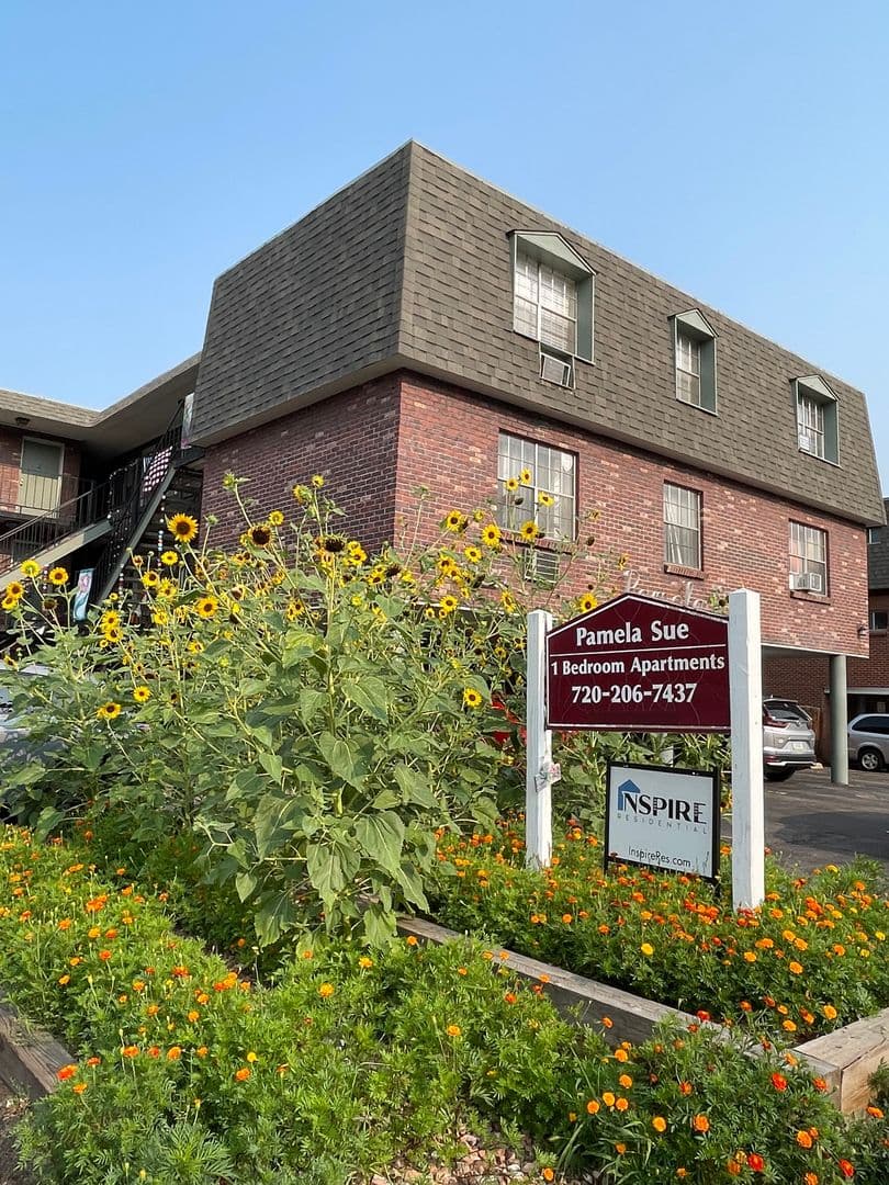 Englewood Apartment: 3425 South Marion St