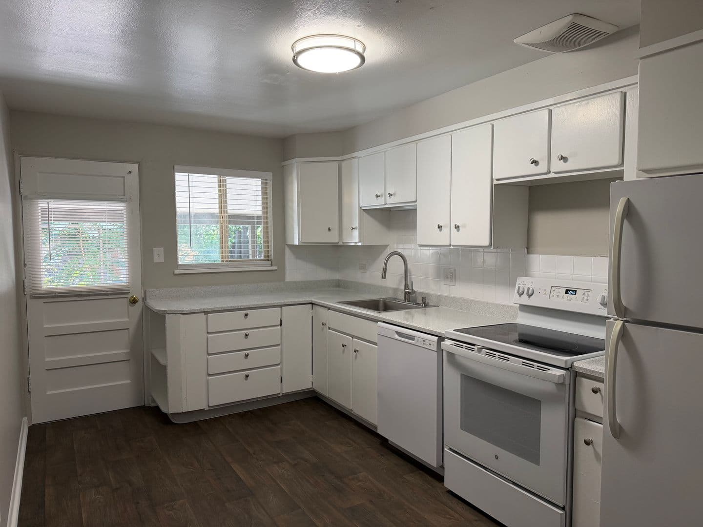 Lakewood Apartment: 7520 W 13th Avenue