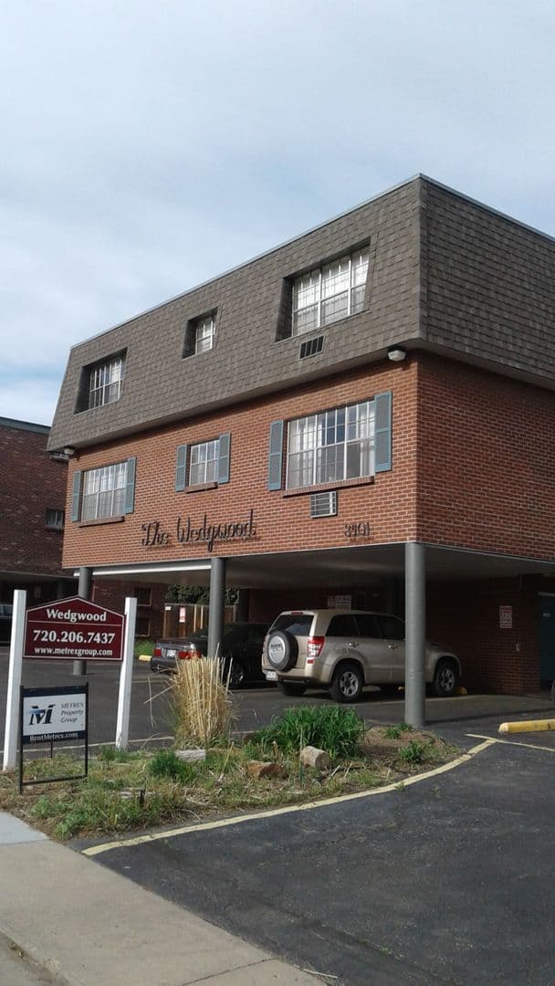 Englewood Apartment: 3401 S Marion St