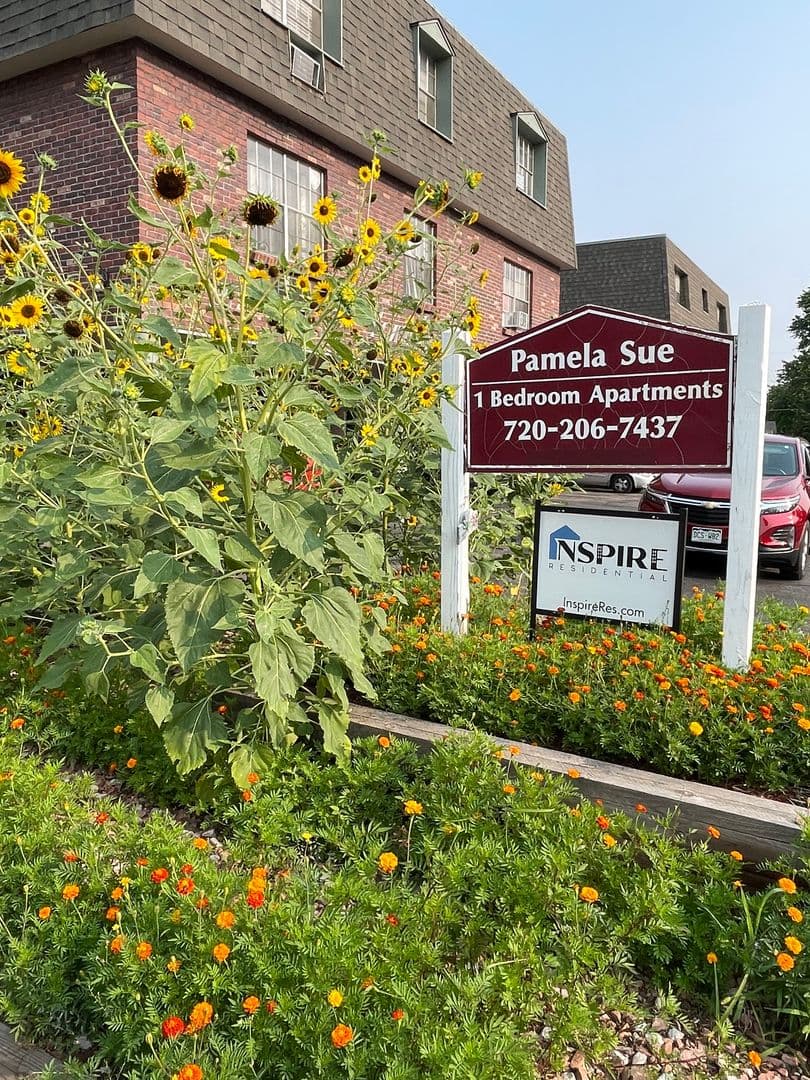 Englewood Apartment: 3425 South Marion St
