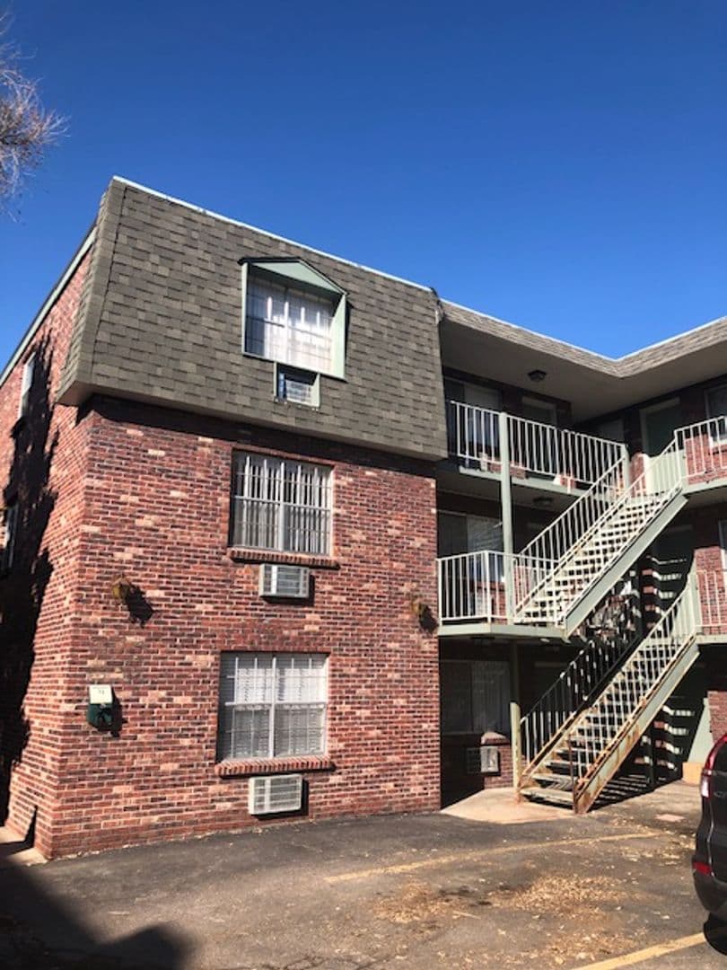 Englewood Apartment: 3425 South Marion St