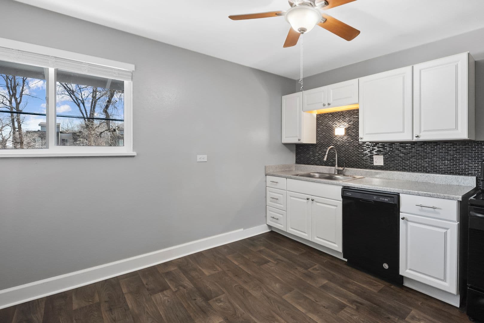 Lakewood Apartment: 8201 W 9th Ave