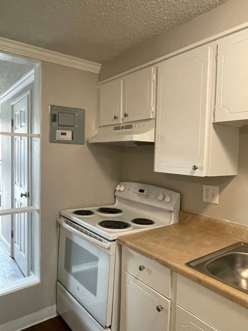Englewood Apartment: 3421 South Downing Street