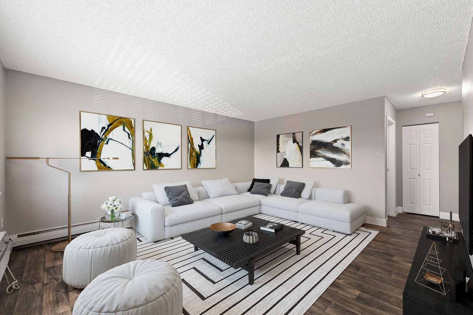 Brighton Apartment: 55 N Kuner Road