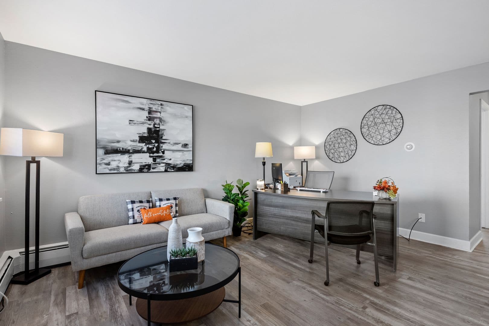 Brighton Apartment: 101 W Egbert