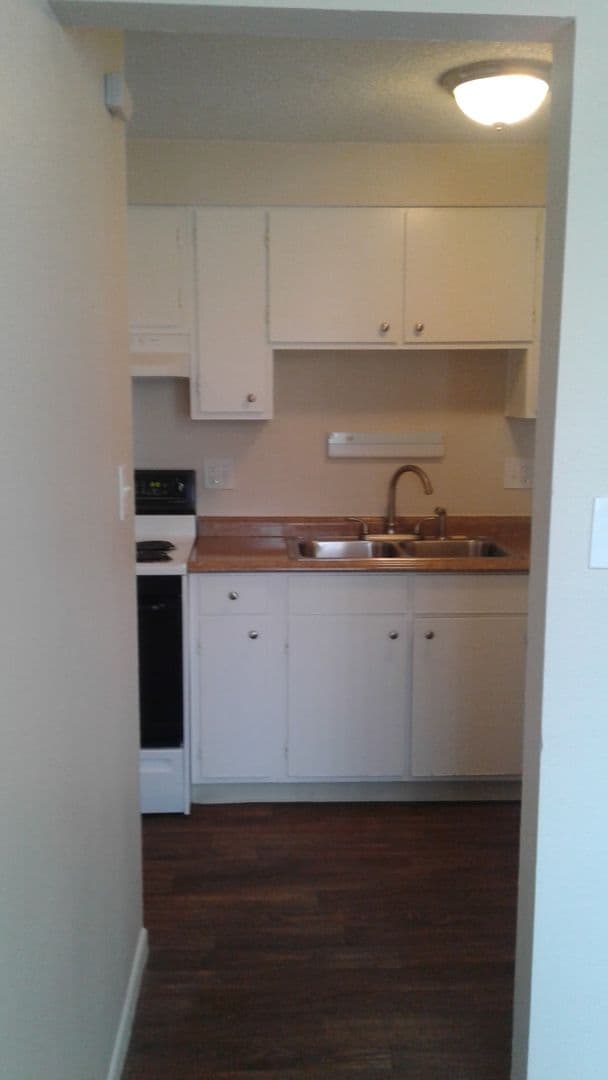Englewood Apartment: 3425 South Marion St