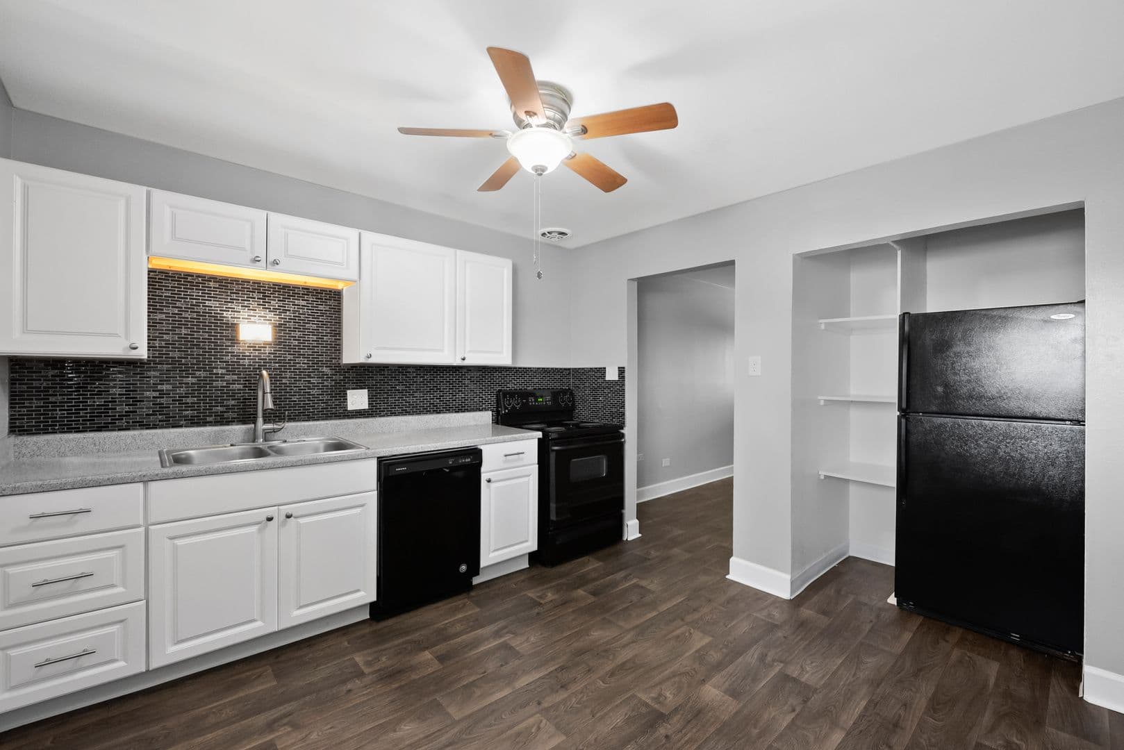 Lakewood Apartment: 8201 W 9th Ave