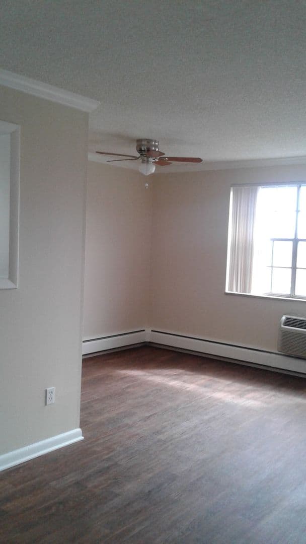 Englewood Apartment: 3401 S Marion St