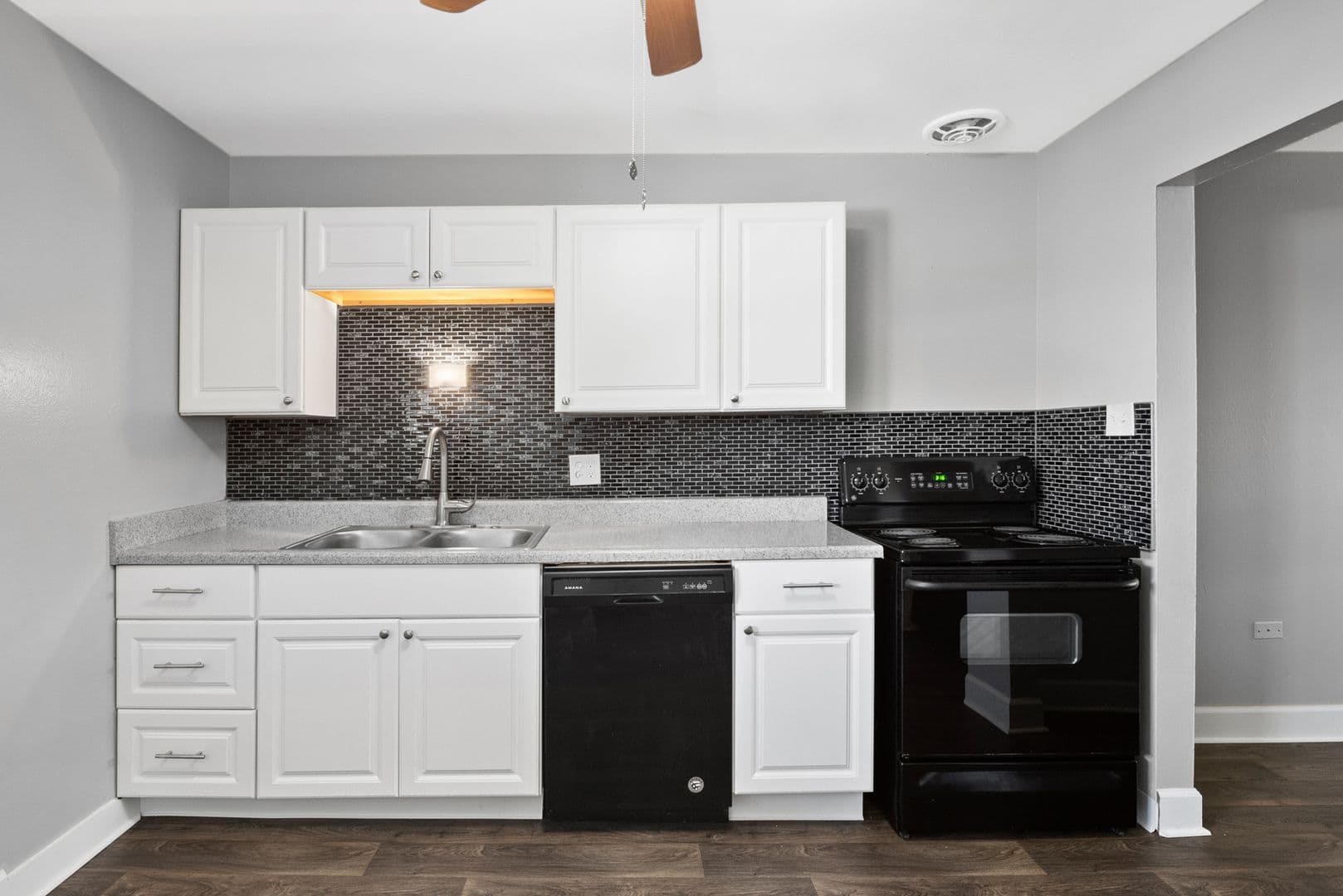 Lakewood Apartment: 8201 W 9th Ave