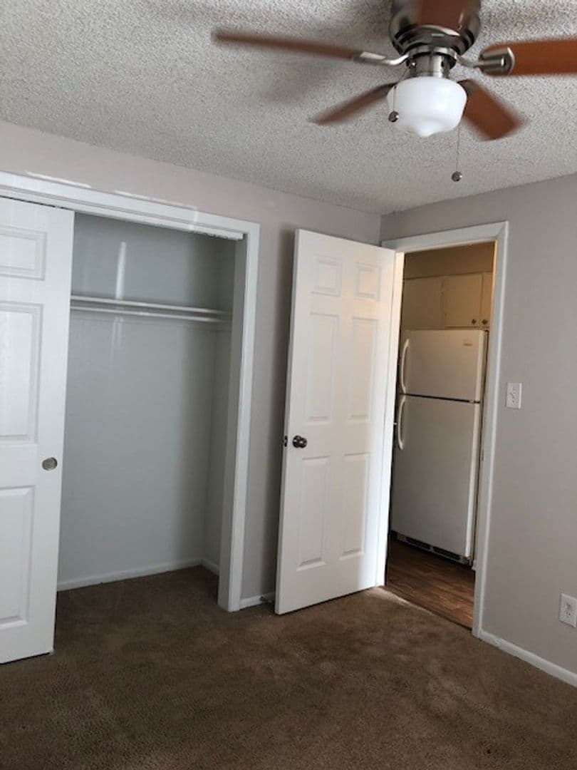 Englewood Apartment: 3425 South Marion St