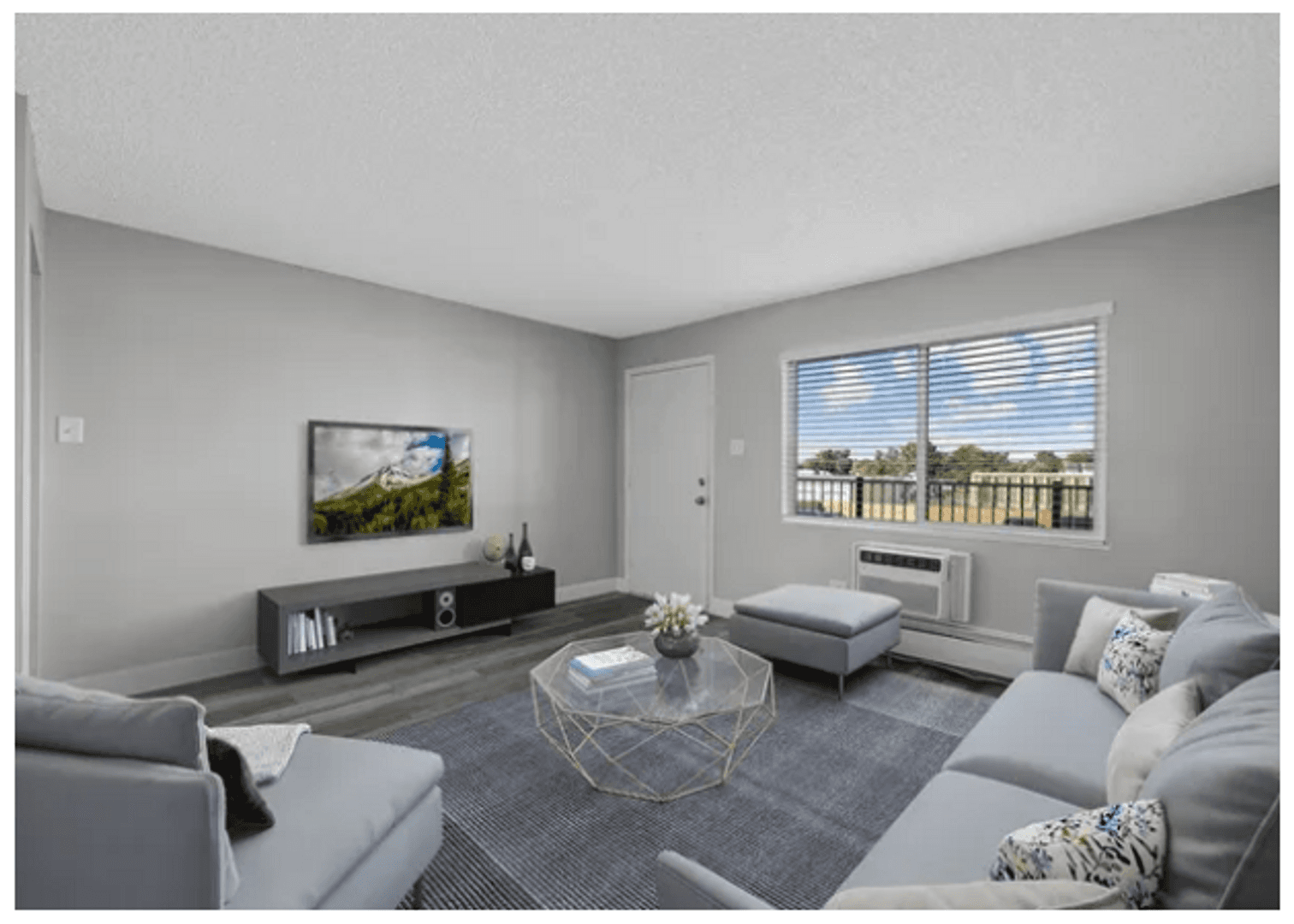 Brighton Apartment: 78 West Walnut St