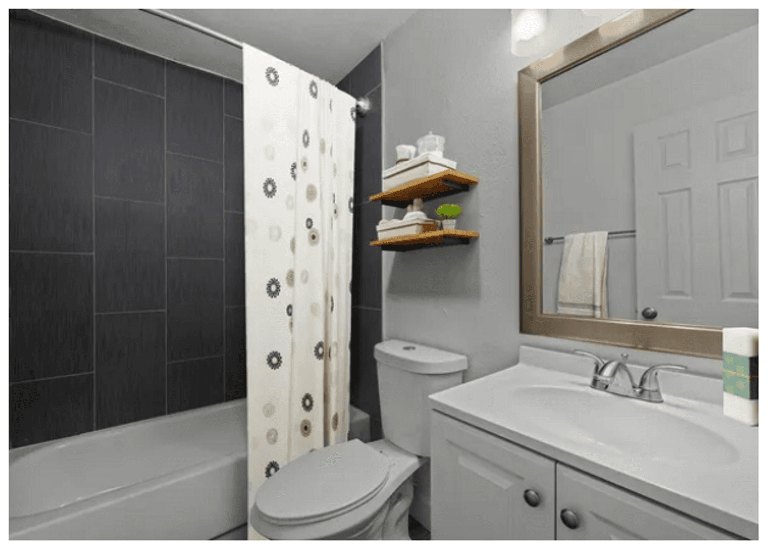 Brighton Apartment: 78 West Walnut St