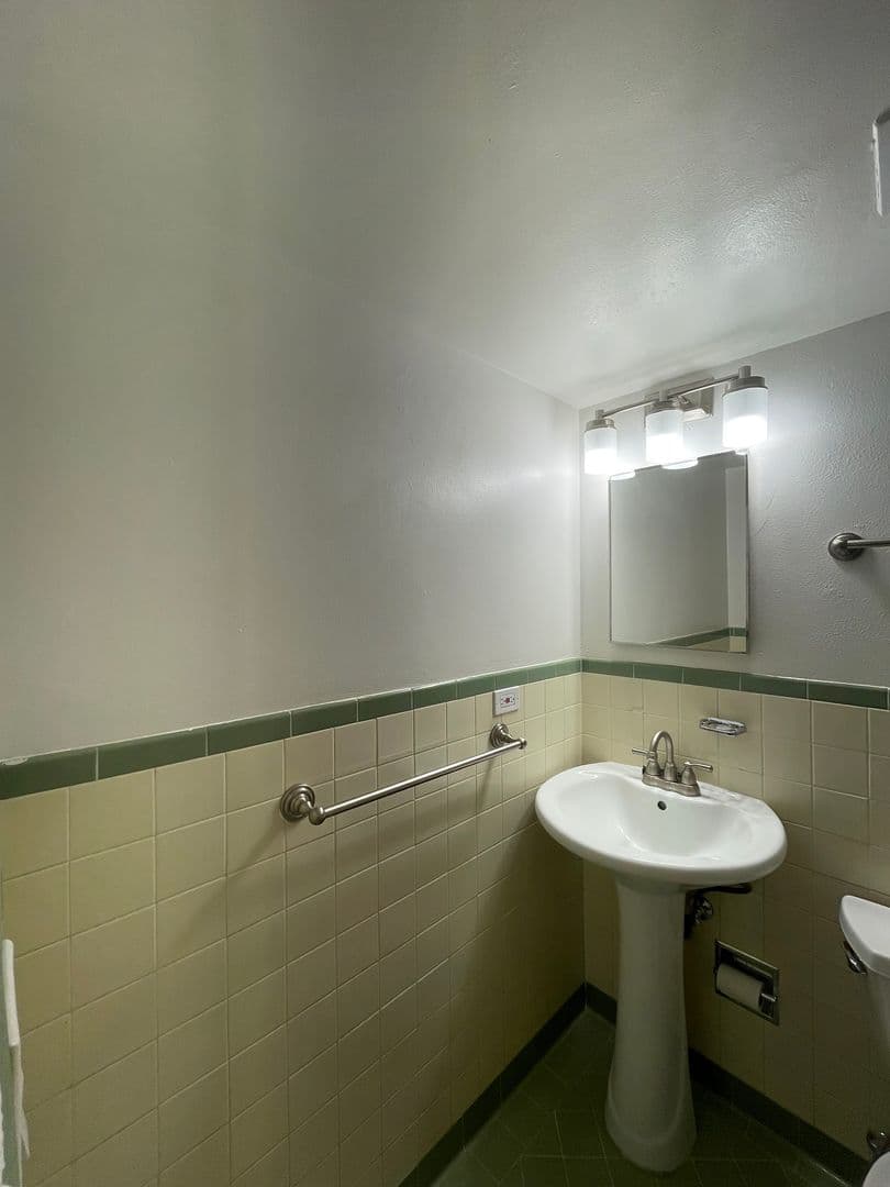 Denver Apartment: 2155 S Josephine St