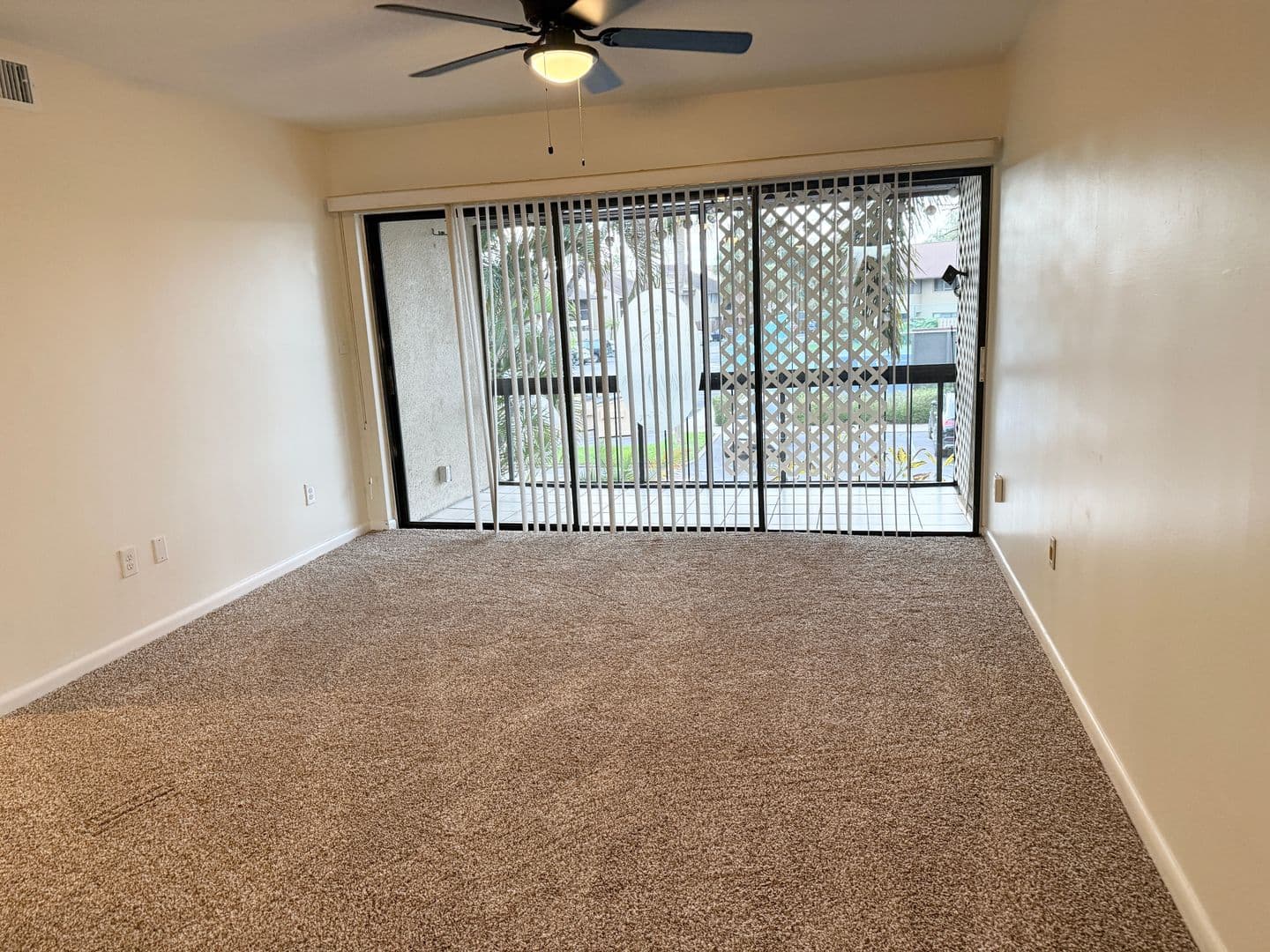 st. petersburg House: 775 N Village Lake Dr #208