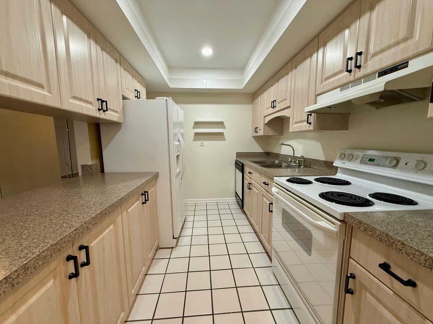 st. petersburg House: 775 N Village Lake Dr #208