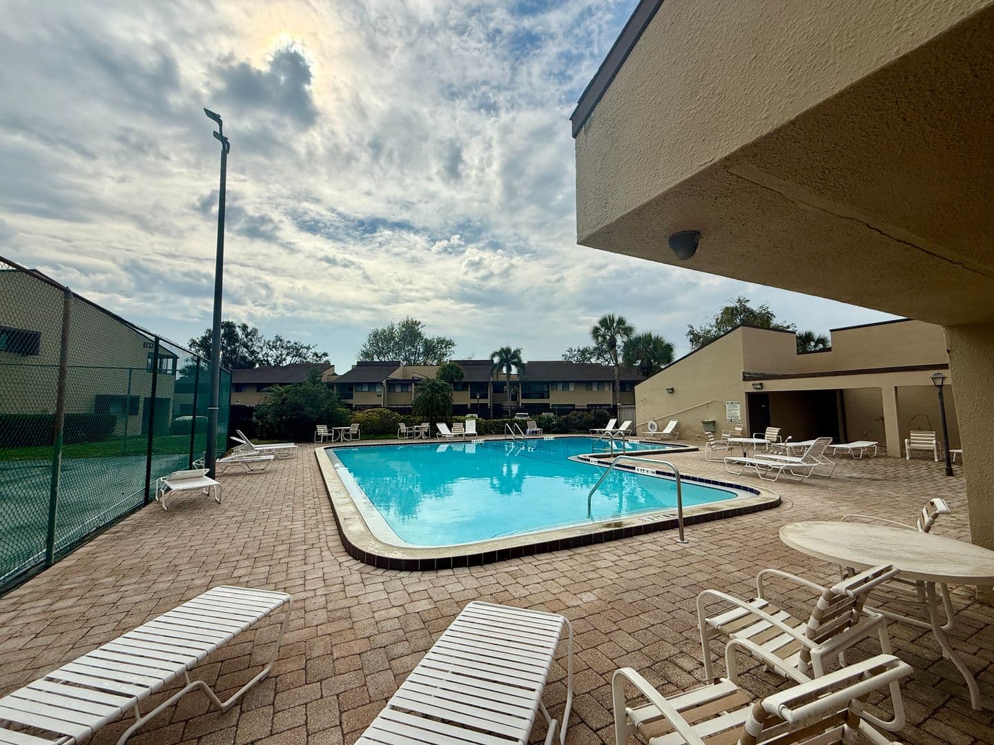 st. petersburg House: 775 N Village Lake Dr #208
