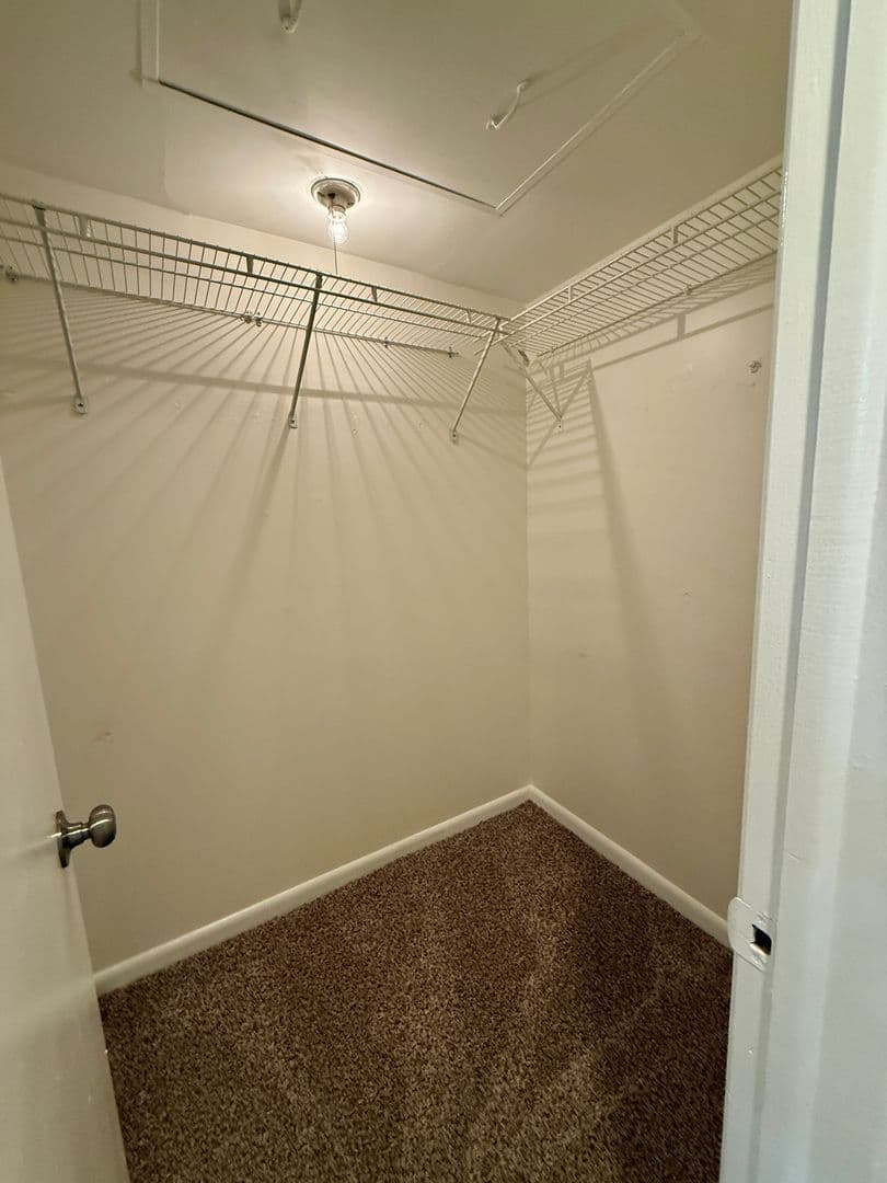 st. petersburg House: 775 N Village Lake Dr #208