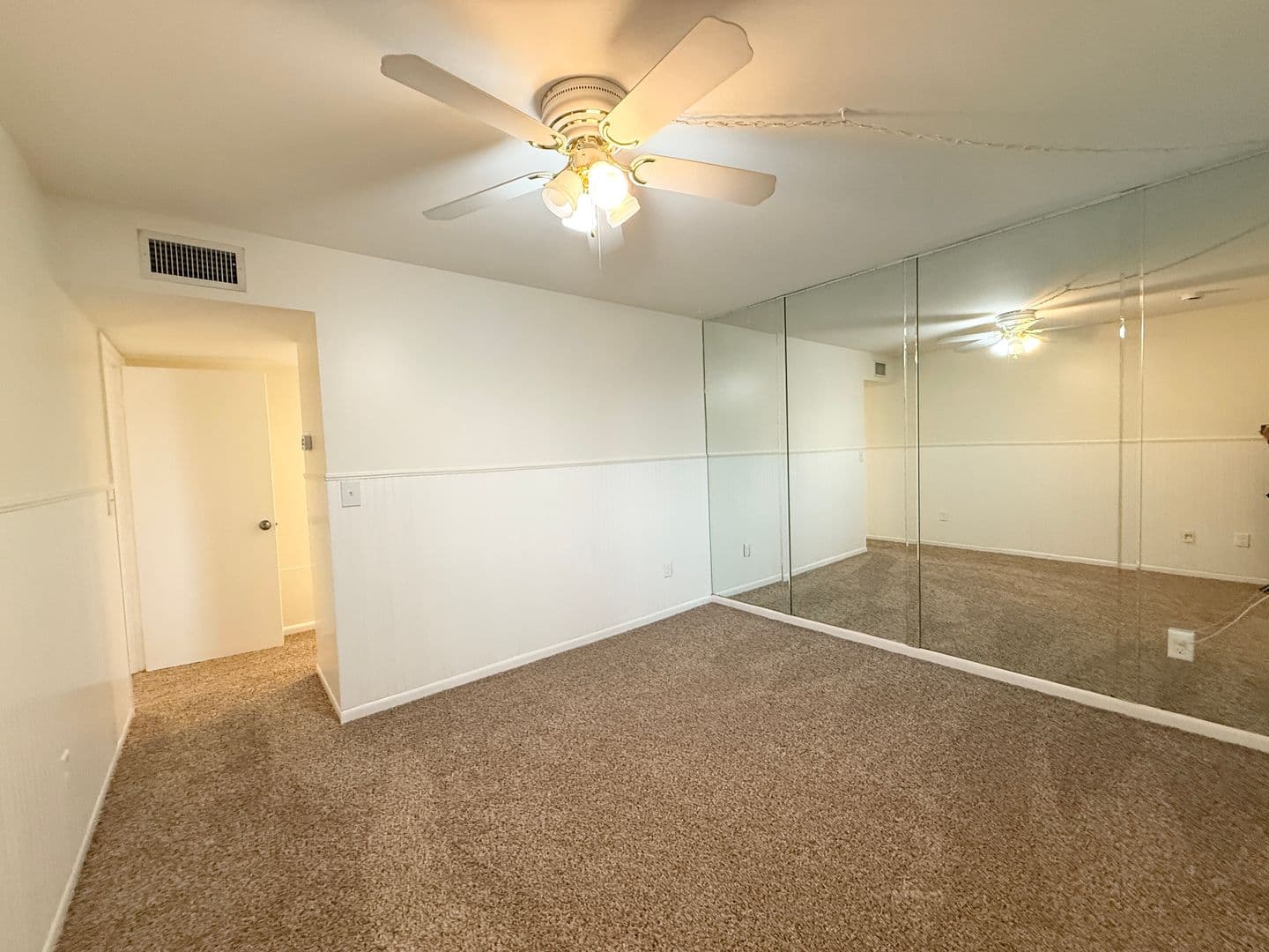 st. petersburg House: 775 N Village Lake Dr #208