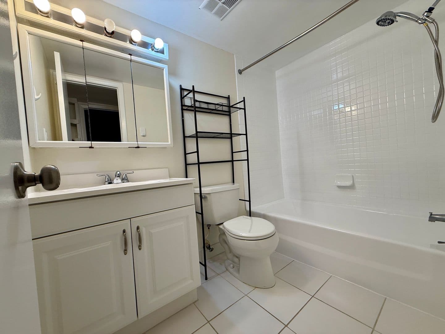 st. petersburg House: 775 N Village Lake Dr #208