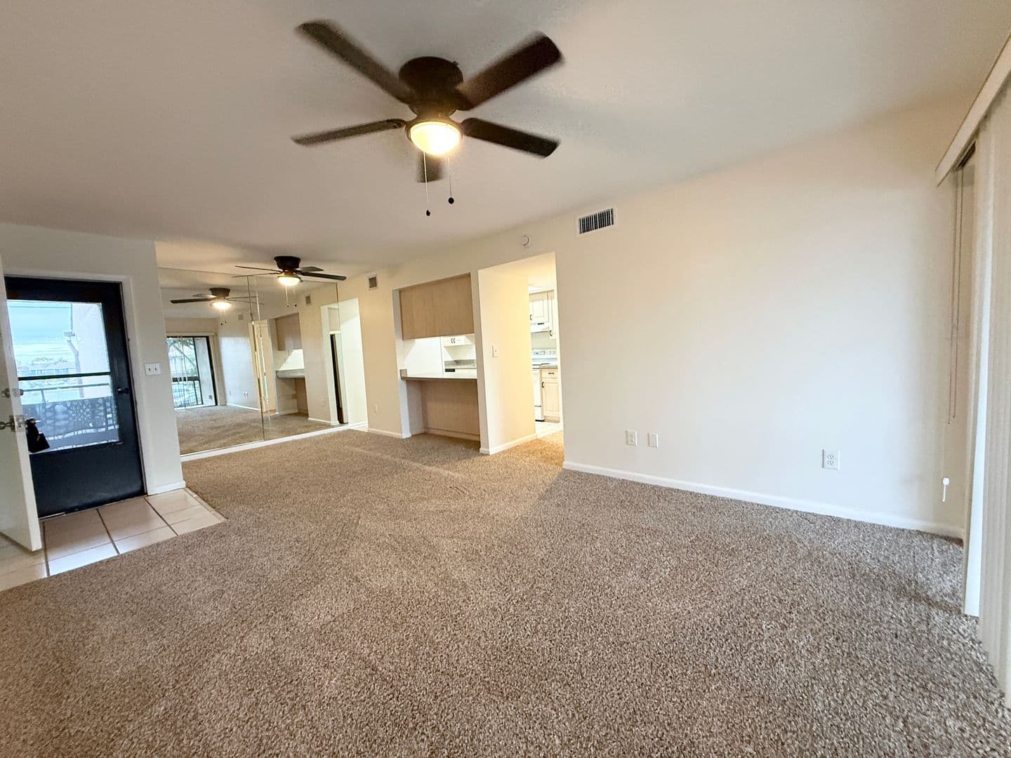 st. petersburg House: 775 N Village Lake Dr #208