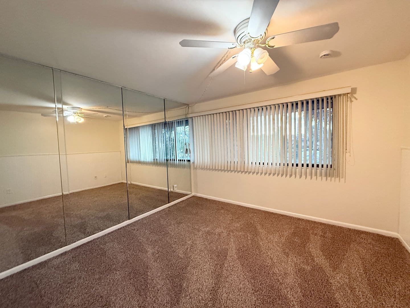 st. petersburg House: 775 N Village Lake Dr #208