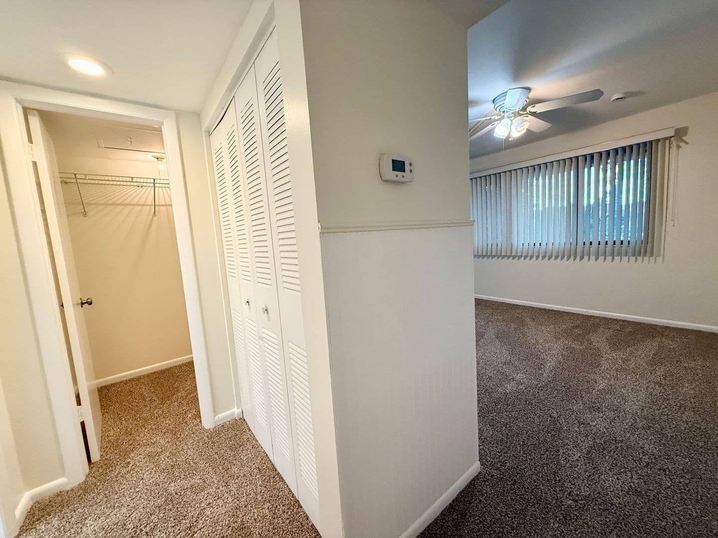 st. petersburg House: 775 N Village Lake Dr #208