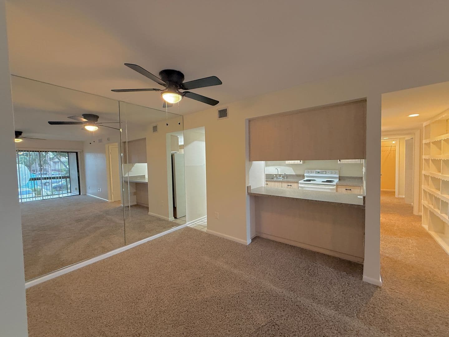 st. petersburg House: 775 N Village Lake Dr #208
