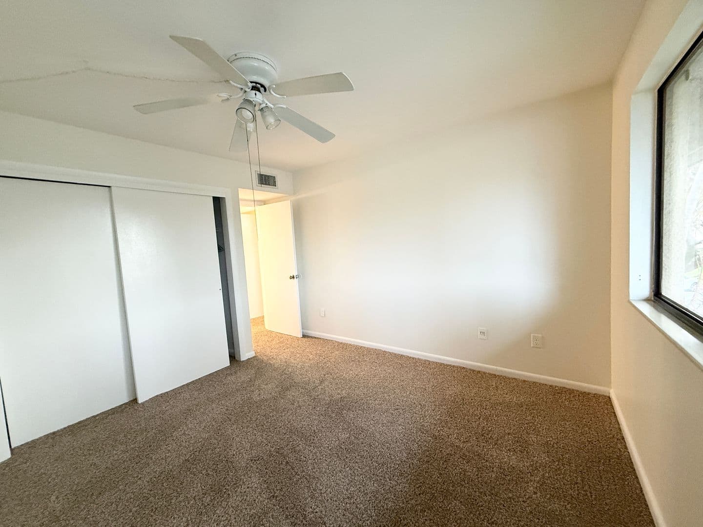 st. petersburg House: 775 N Village Lake Dr #208