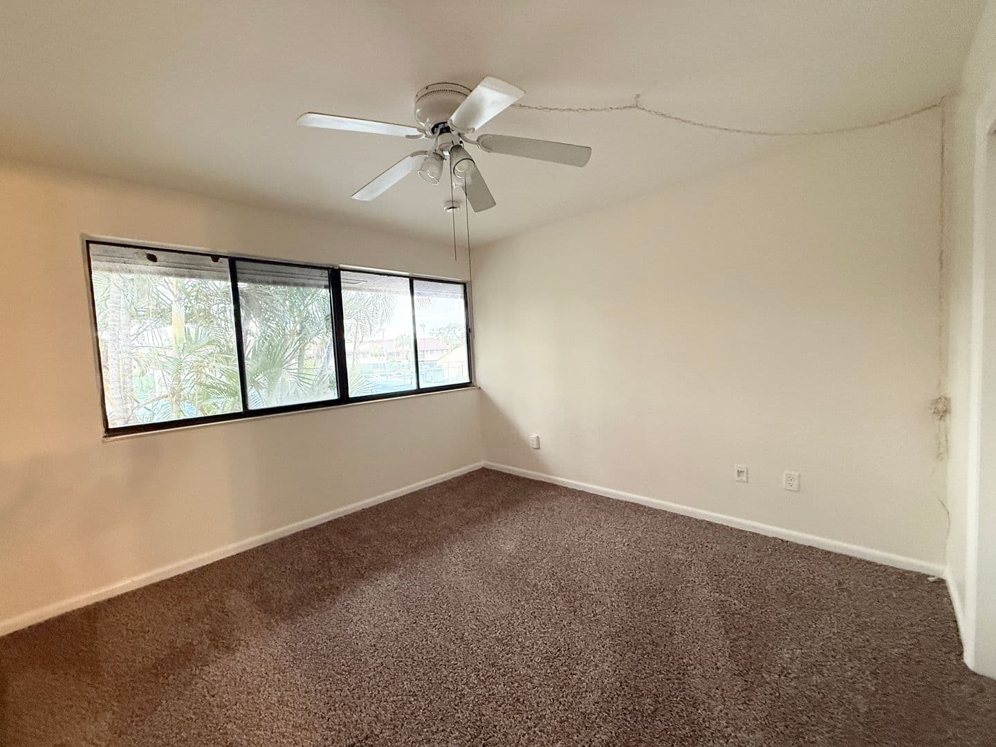 st. petersburg House: 775 N Village Lake Dr #208
