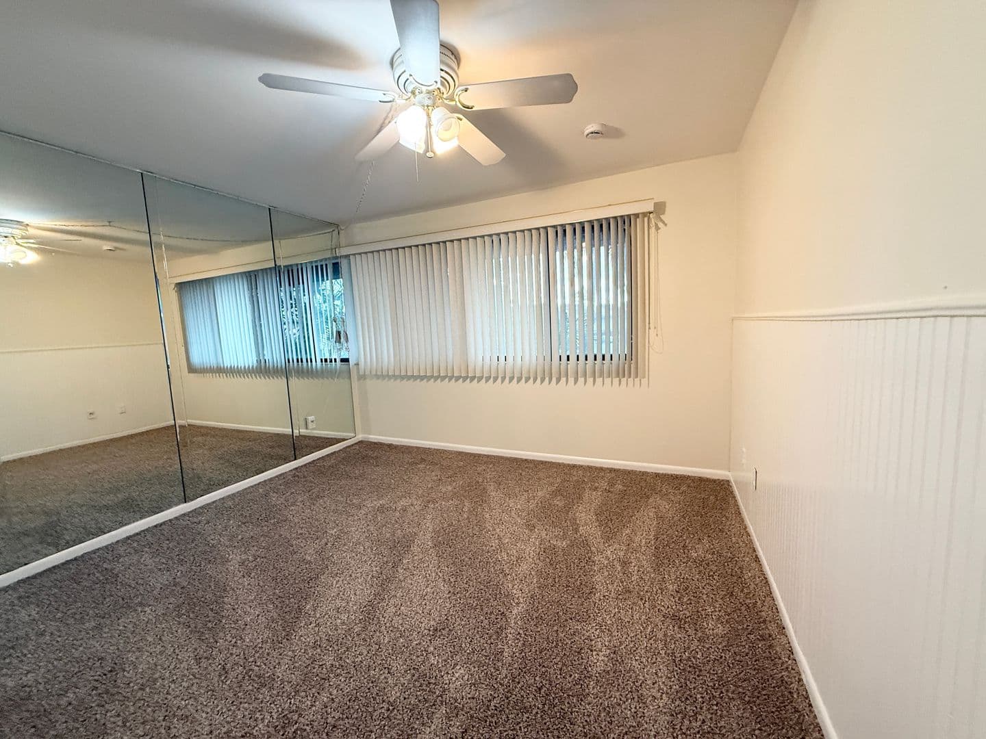 st. petersburg House: 775 N Village Lake Dr #208