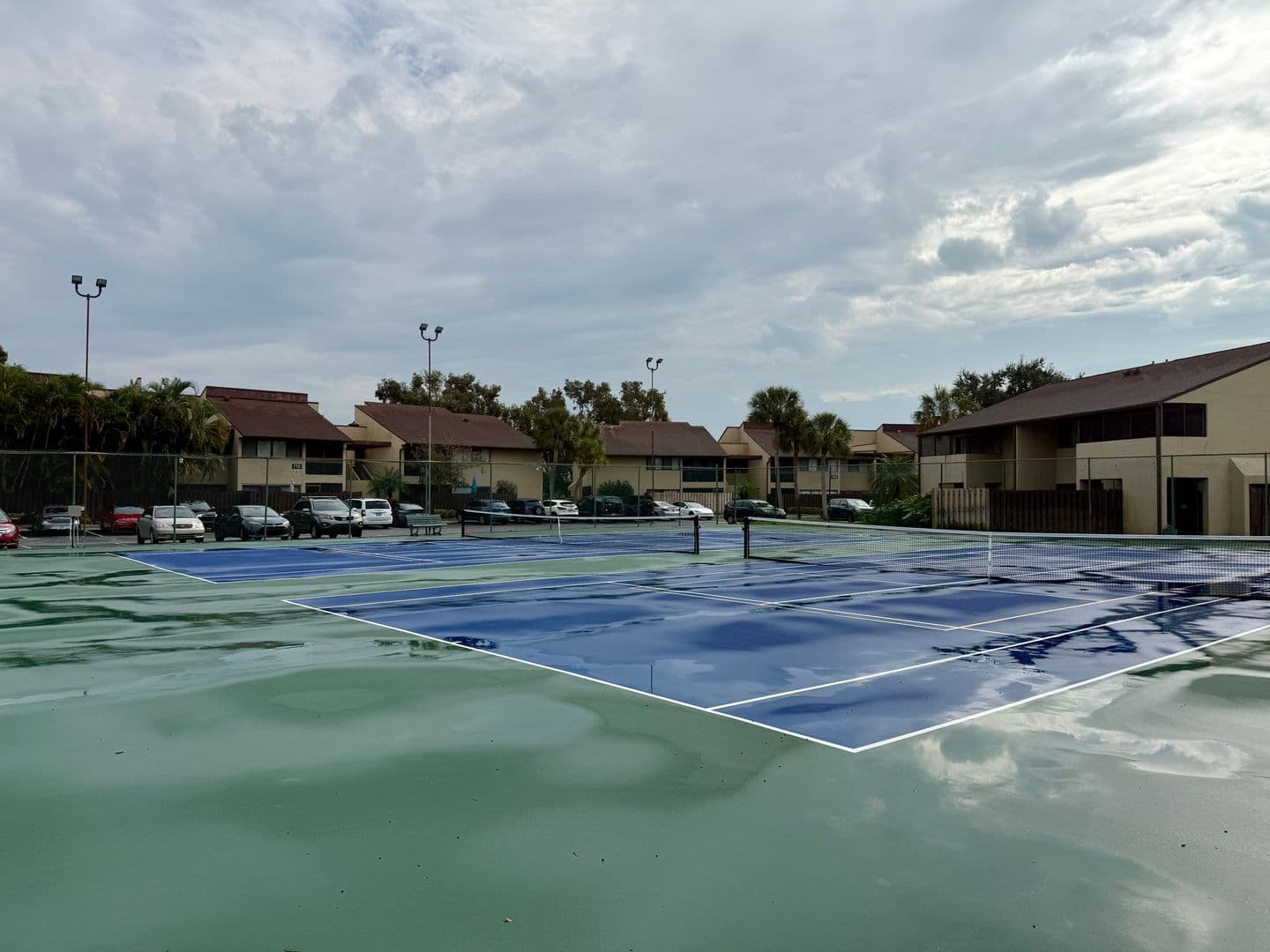 st. petersburg House: 775 N Village Lake Dr #208