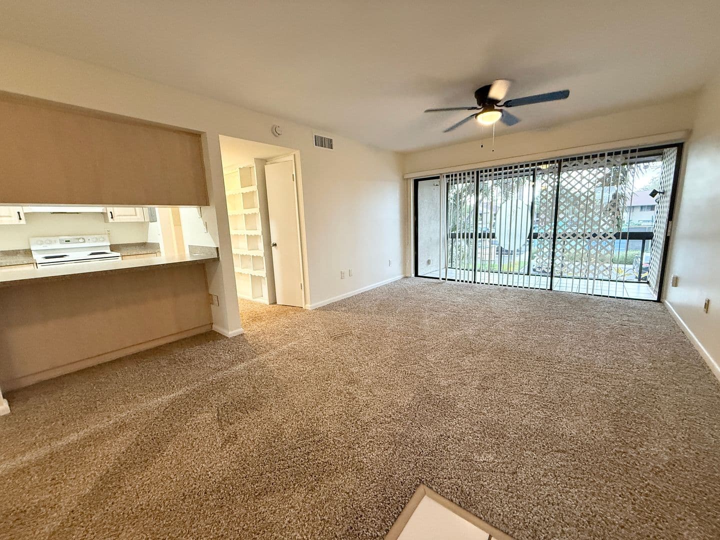 st. petersburg House: 775 N Village Lake Dr #208