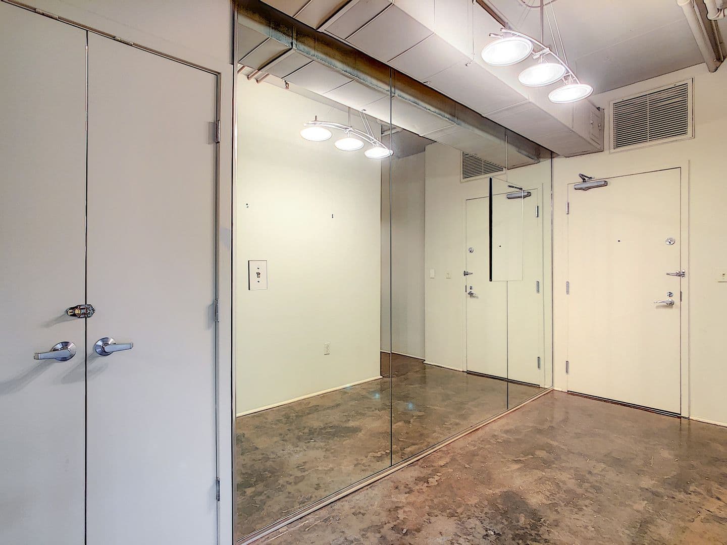 Orlando House: 10 N Summerlin Ave #30
