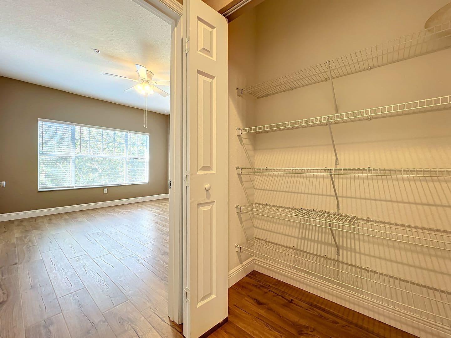 Orlando Townhome: 2586 Grand Central Pkwy, #4
