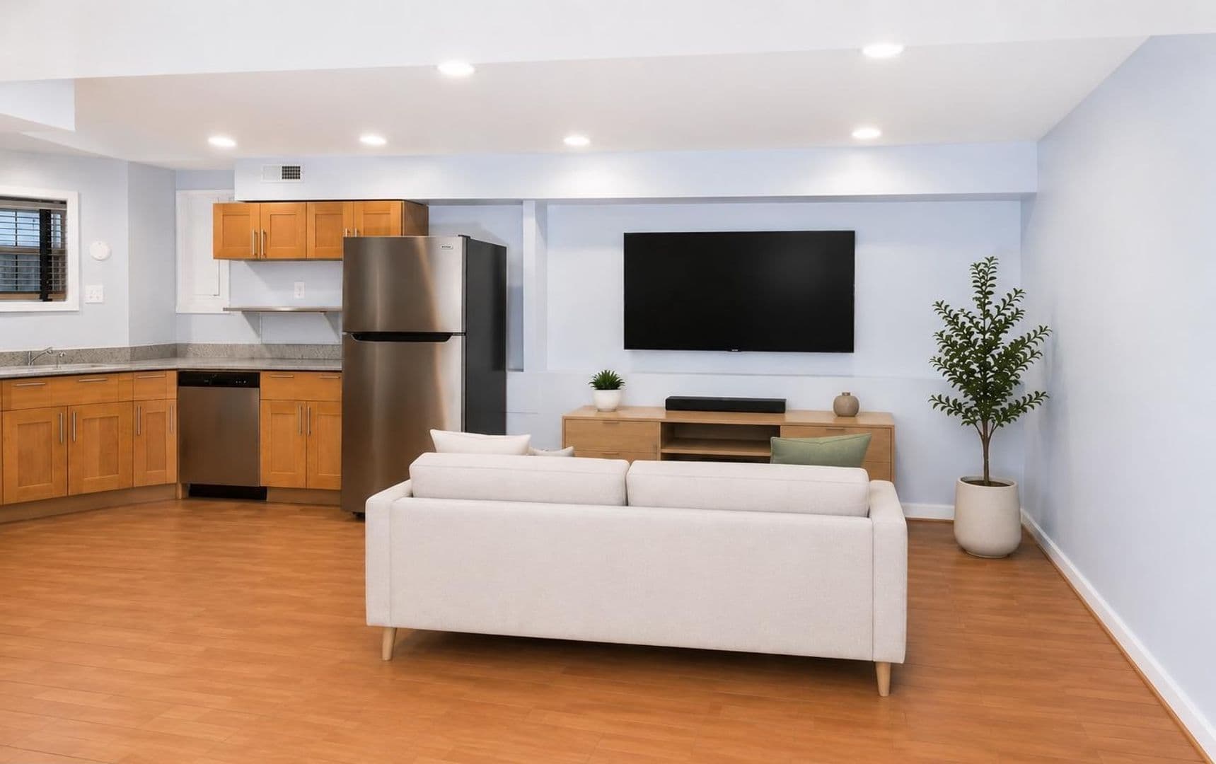 Washington Apartment: 1437 E Capitol Street SE