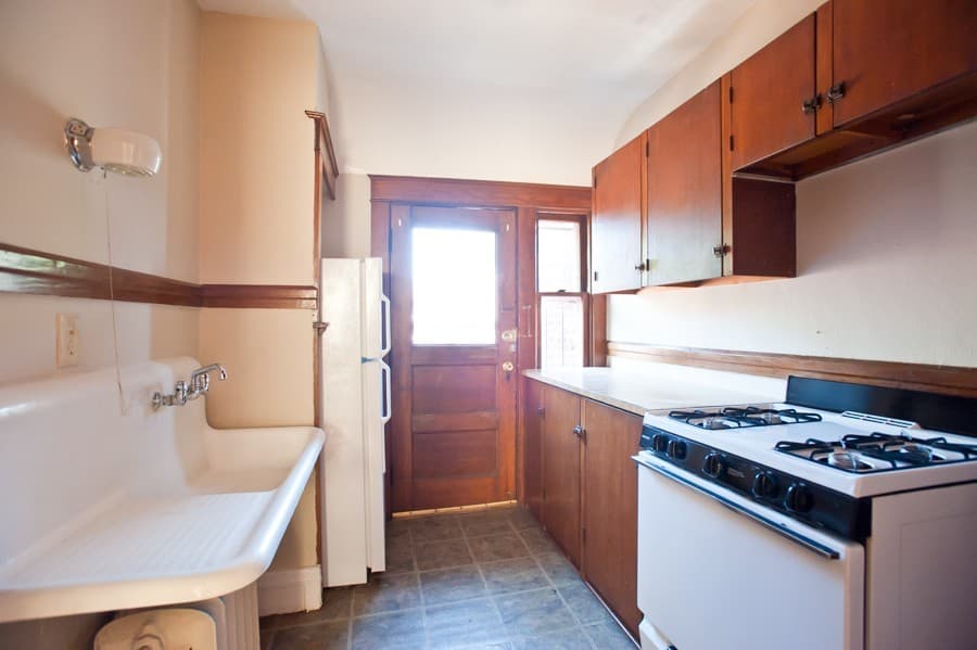 Milwaukee Apartment: 1704 E Locust St